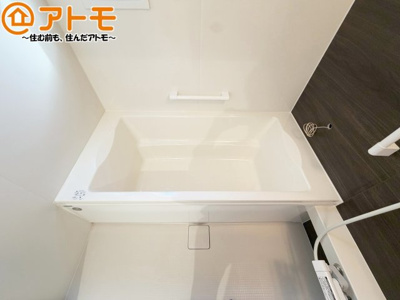 【浴室】 | 葵区与一4丁目　新築戸建　2号棟 | 脚を伸ばしてリフレッシュ♪広々湯舟でお湯に浸かれば疲労回復効果につながります♪