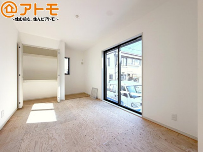 【子供部屋】 | 葵区与一4丁目　新築戸建　2号棟 | 収納スペースもしっかり確保したお部屋は、収納家具の数も減らせるのでお部屋を広く使えます！