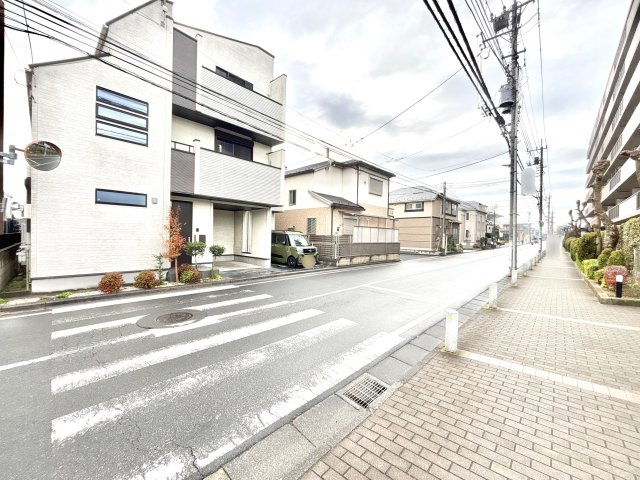 【前面道路含む現地写真】