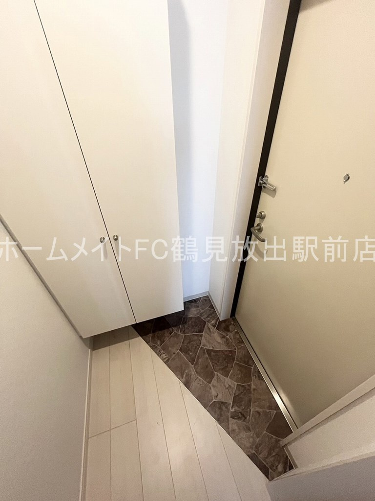 東大阪市森河内西１丁目のアパートの玄関