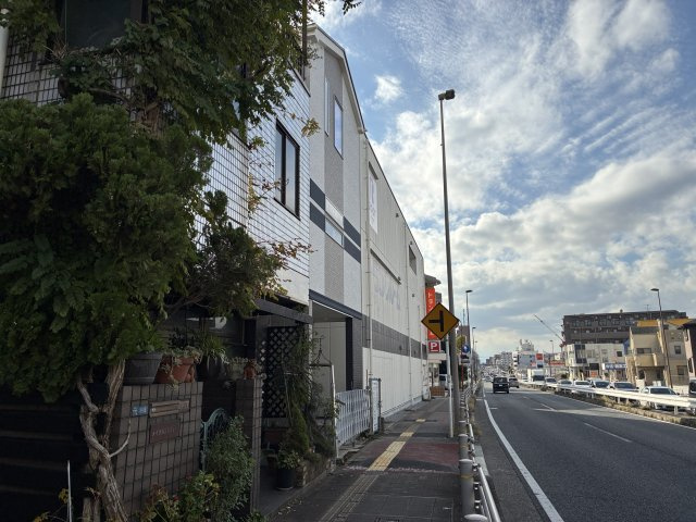 川崎市宮前区東有馬1丁目 新築売戸建の前面道路含む現地写真