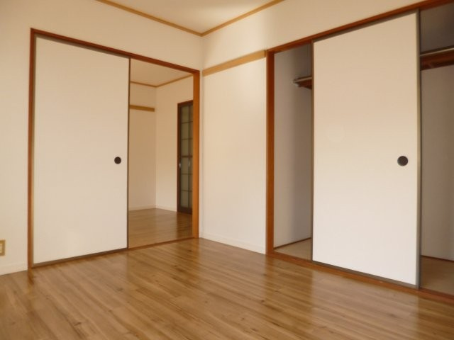 プレジュール須々木の洋室