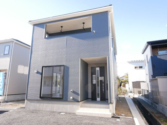 【外観】 | 甲斐市西八幡 オール電化新築戸建 全2棟 1号棟 車並列3台 | オプション工事30万円分サービス　建物完成済み　随時ご見学可能です。