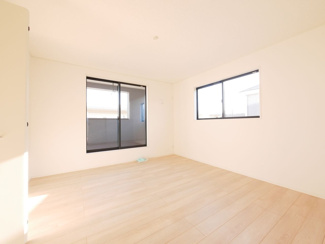 【洋室】 | 甲斐市西八幡 オール電化新築戸建 全2棟 1号棟 車並列3台 | 2階8帖主寝室