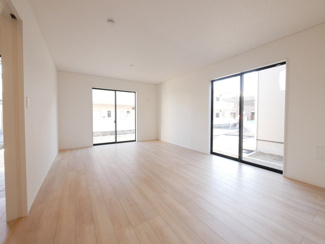 【トイレ】 | 甲斐市西八幡 新築オール電化戸建 全2棟2号棟 納戸付 | 【同仕様参考建物写真】