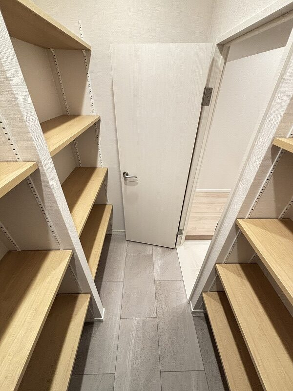 中銀三鷹マンシオンの玄関