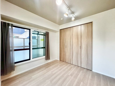 【寝室】 | サニークレスト住吉 | 【洋室】クロス張替済！綺麗な壁で室内が明るくなりますね！爽やかな気分でお過ごしいただけますよ♪