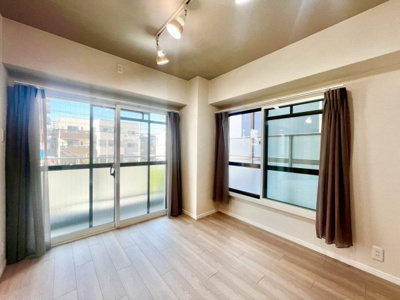 【洋室】 | サニークレスト住吉 | 全居室窓ございます♪明るく風通しの良い快適な室内に気分も自然と明るくなりますね！家族の笑顔も増えそうです♪