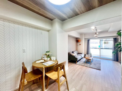 【居間・リビング】 | サニークレスト住吉 | ＬＤＫ約１２帖！居心地良く、ご家族皆がゆったり寛げる憩いの空間となりそうです♪