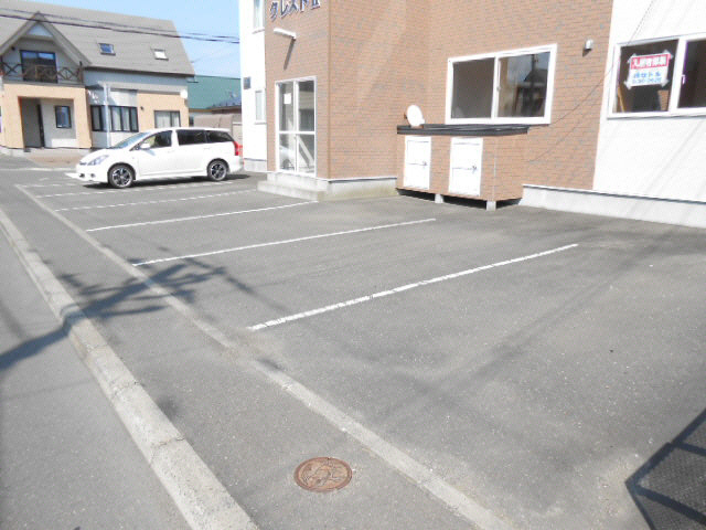 クレストⅡの駐車場