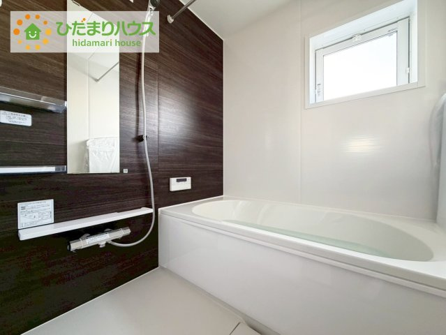 郡山市芳賀三丁目　新築戸建　1号棟のトイレ|温水洗浄便座なら、年中温かいので、安心して座ることができます。さらに、身体が冷えることもないため、便座カバーを付ける必要もありません。