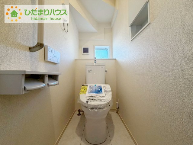 郡山市芳賀三丁目　新築戸建　1号棟の寝室|主寝室は広々していて安らげる空間に。大きな窓から光が差し込み、朝の目覚めも良さそう♪