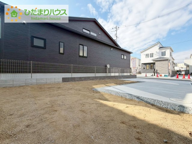 郡山市芳賀三丁目　新築戸建　1号棟の前面道路含む現地写真|小学校が近く、お子様の通学も安心ですね☆彡