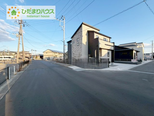 郡山市芳賀三丁目　新築戸建　1号棟の前面道路含む現地写真|小学校が近く、お子様の通学も安心ですね☆彡