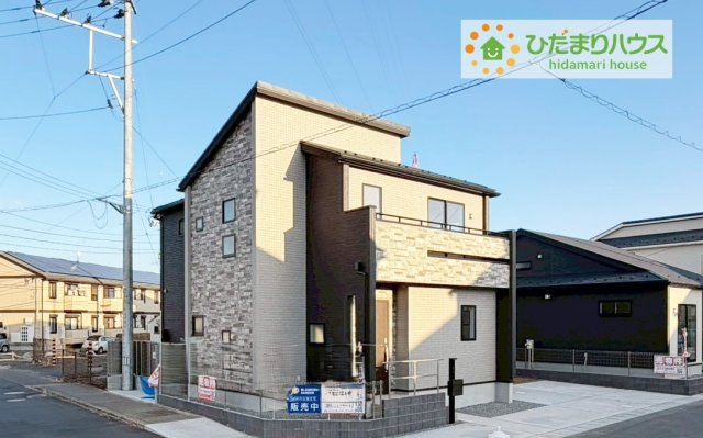 郡山市芳賀三丁目　新築戸建　1号棟の外観|過ごす時間が長いからこそ家族との繋がりが感じられるお家！　にぎやかな声で日々の会話も弾む楽しい空間となります。家に帰宅するのがより一層楽しみになりますね♪