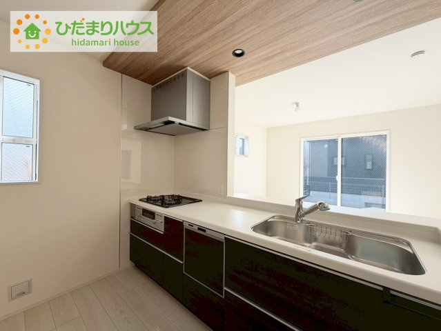 郡山市芳賀三丁目　新築戸建　1号棟のキッチン|料理をしながらでも、ご家族との会話を楽しめる対面式キッチン♪