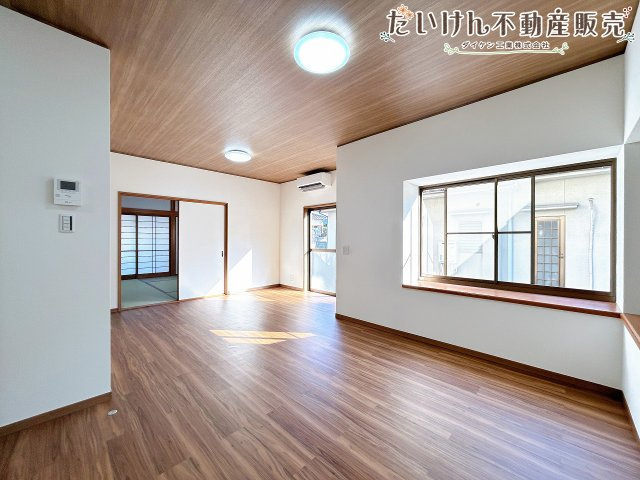 加古川市西神吉町岸の中古一戸建の居間・リビング