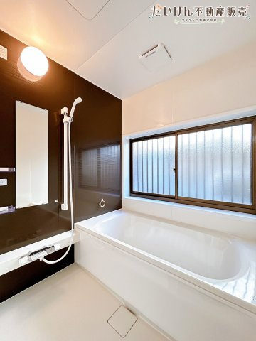 加古川市西神吉町岸の中古一戸建の浴室