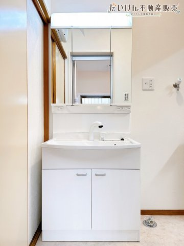 加古川市西神吉町岸の中古一戸建の独立洗面台