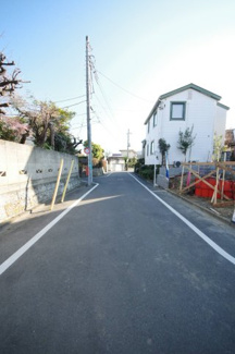 【前面道路含む現地写真】 | 【仲介手数料無料！！】府中市押立町5丁目　新築戸建て（全1棟）1号棟　5680万円 | 令和８年1月１３日撮影　建築中
