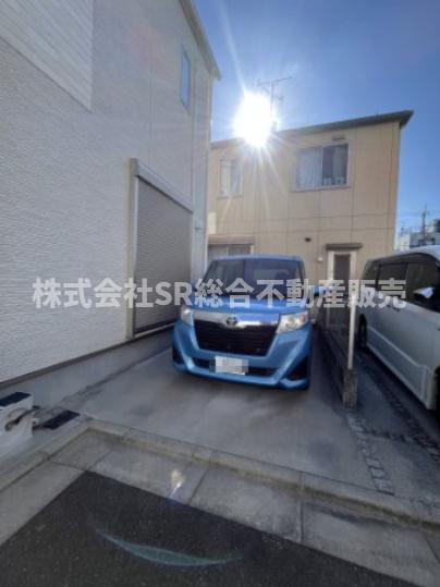 玉串町東2丁目中古戸建の駐車場|お車をお持ちの方には嬉しい駐車場付♪ワンボックスカーも駐車可能で前道も広く駐車しやすいです！