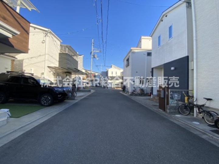 玉串町東2丁目中古戸建の前面道路含む現地写真|分譲地内の為、閑静な住宅街です。