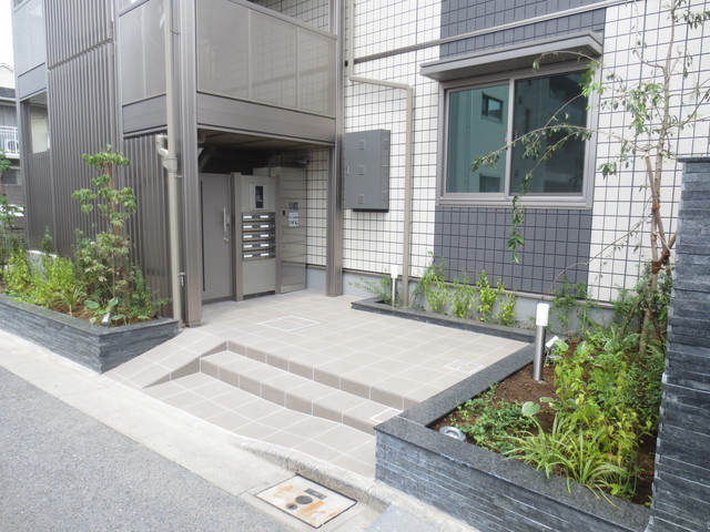 星谷ハイム一番館のエントランス|☆緑の多い綺麗なエントランス☆