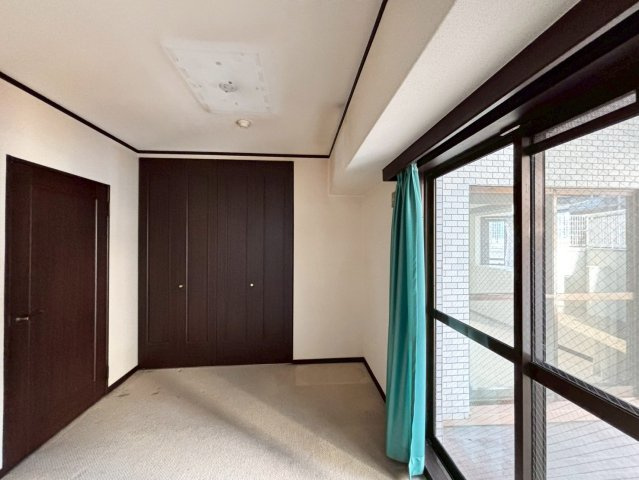 ライオンズマンション水前寺第2の洋室|洋室5.8帖のお部屋となります。二面採光です！