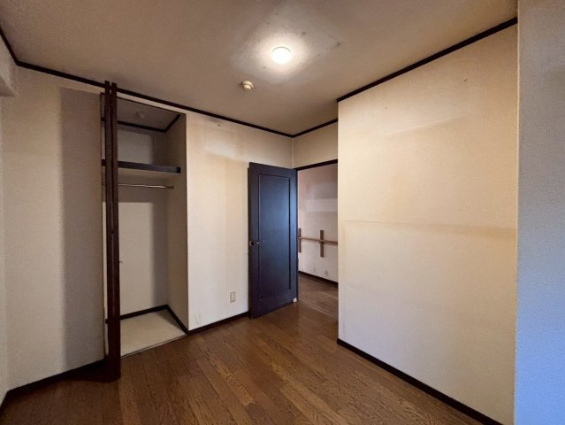 ライオンズマンション水前寺第2の洋室|洋室5.2帖のお部屋となります。各部屋収納あります。