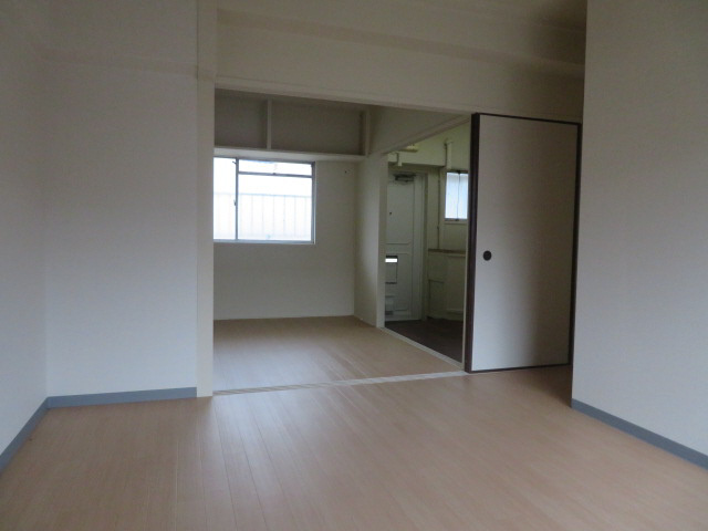 相生市山崎町の賃貸マンションの居間・リビング