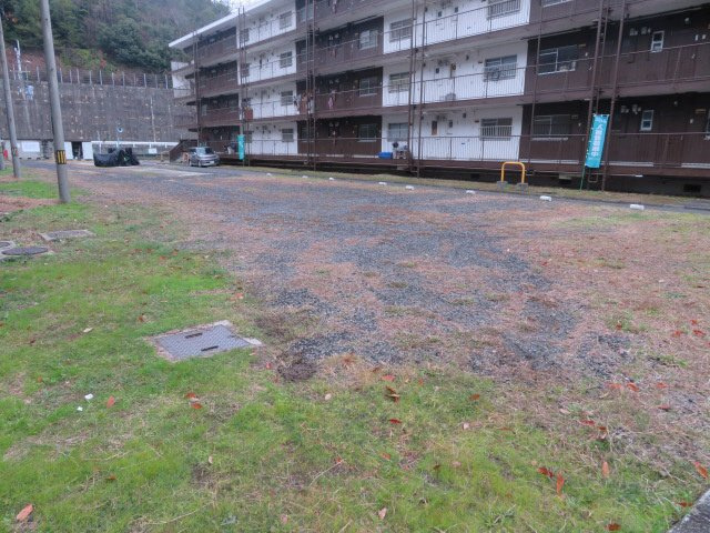 相生市山崎町の賃貸マンションの駐車場