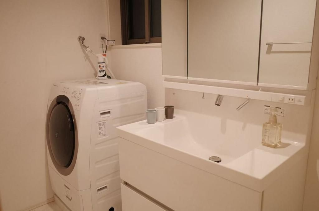 北区中里3丁目　中古戸建の独立洗面台|現地ご見学希望・資料請求などお気軽にお問い合わせ下さい！
03-5990-5201