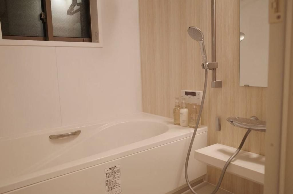 北区中里3丁目　中古戸建の浴室|現地ご見学希望・資料請求などお気軽にお問い合わせ下さい！
03-5990-5201