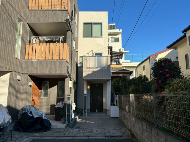 北区中里3丁目　中古戸建の外観|2026.01.12撮影

現地ご見学希望・資料請求などお気軽にお問い合わせ下さい！
03-5990-5201