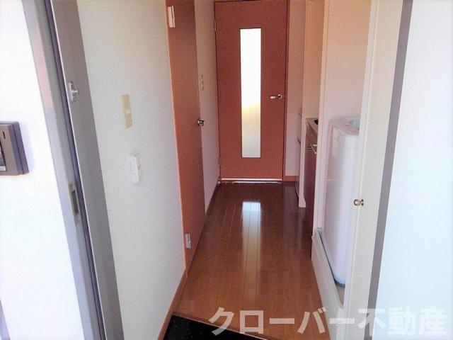 レオパレスＡＭＯＲＥの玄関