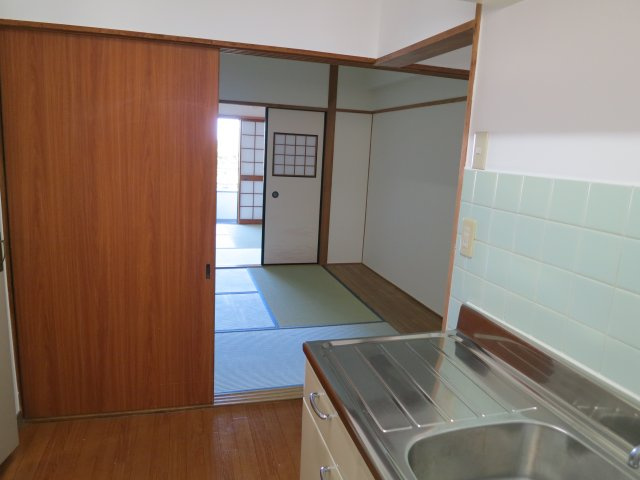 第1湊川マンションの和室|それぞれの和室に家具の置ける板の間が付いてます