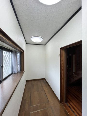 松江町戸建ての洋室