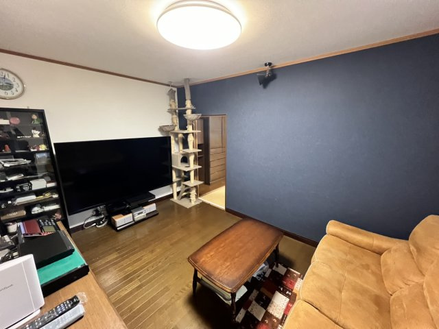 松江町戸建ての洋室