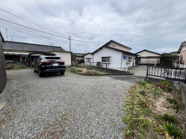 松江町戸建ての駐車場