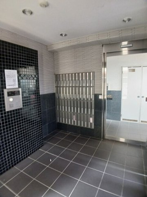 【エントランス】 | レクイアーレ大宮