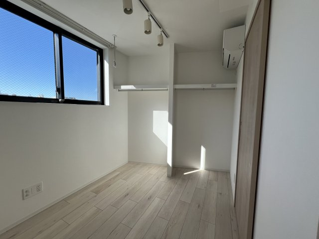 洋室も日が入ります！