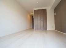 【居間・リビング】 | レオーネ方南町 | 9.0帖のきれいな洋室。