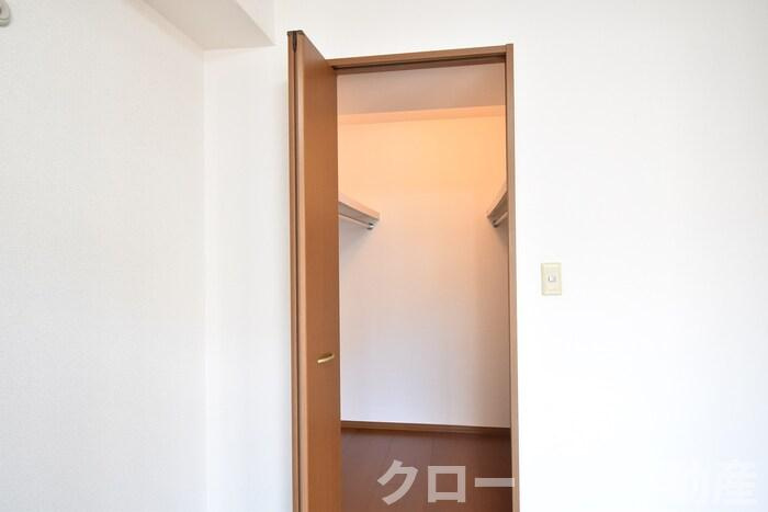 リビングタウン宇多津 D棟の収納|ウォークインクローゼット