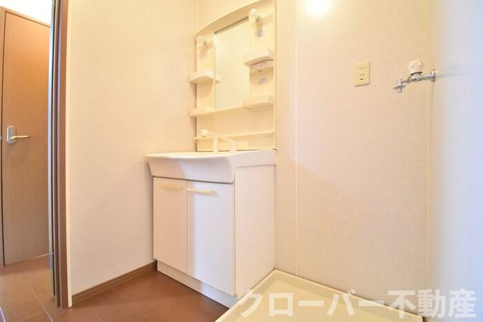 リビングタウン宇多津 D棟の独立洗面台|洗髪洗面化粧台