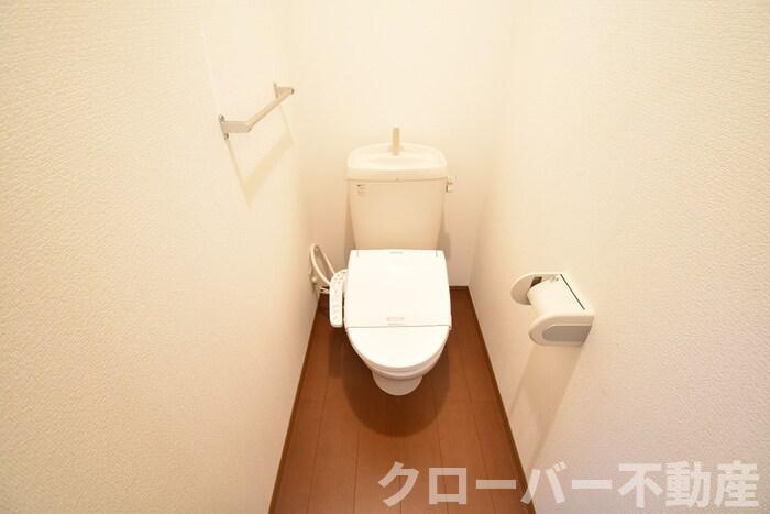 リビングタウン宇多津 D棟のトイレ|温水洗浄暖房便座