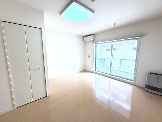 コルトーナ弐番館の居間・リビング