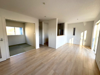 クレイドルガーデン岸和田市池尻町第3　3号棟の居間・リビング