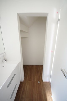 【収納】 | 【仲介手数料無料！！】府中市分梅町5丁目　新築戸建て（全2棟）1号棟　7299万円 | 脱衣室収納