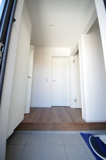 【玄関】 | 【仲介手数料無料！！】府中市分梅町5丁目　新築戸建て（全2棟）1号棟　7299万円