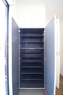 【収納】 | 【仲介手数料無料！！】府中市分梅町5丁目　新築戸建て（全2棟）1号棟　7299万円 | 玄関収納